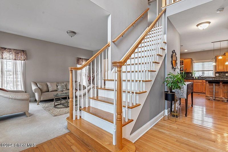 4th image of 17 Everson Way
