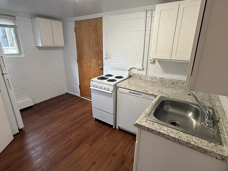 125 W Park Ave #11 — Photo 1