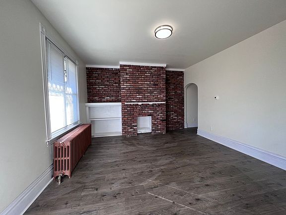 4th image of 2513 Spring St