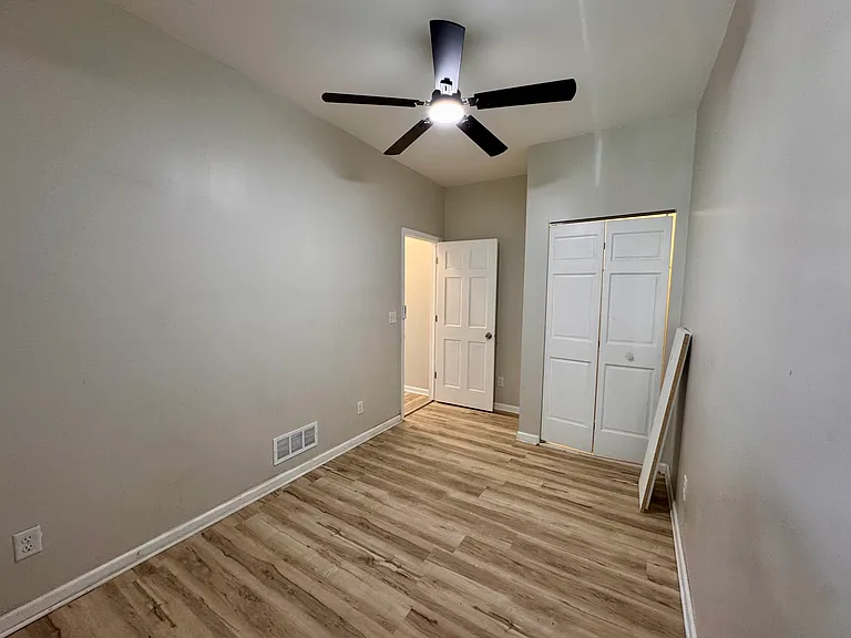 834 College Ave — Photo 19