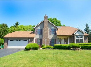 9 Brandon Cir, Rochester, NY 14612