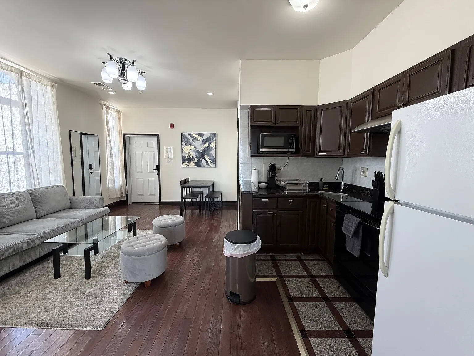 2 bed, 750 sqft, $1,750 — Photo 3