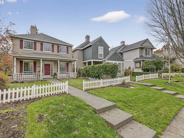 1202 NE Parksedge Cir, Hillsboro, OR 97124