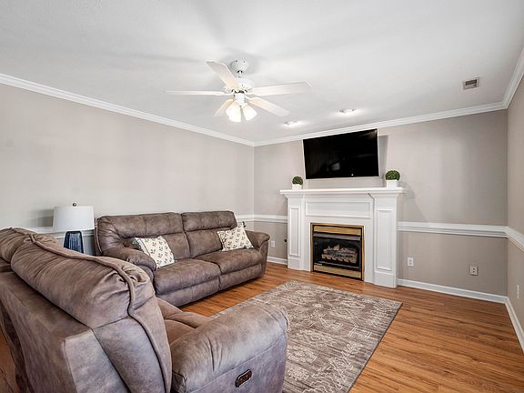 4th image of 1052 Willow Woods Dr