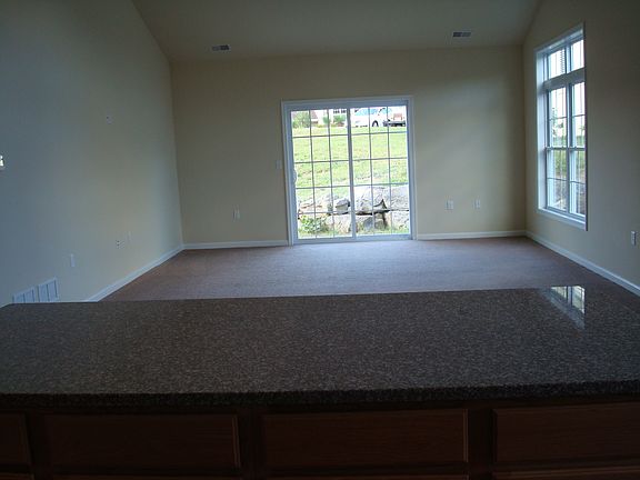5th image of 18 Bluffs Ct #18