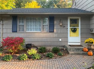 24 Farmstead Ln, Plainville, CT 06062