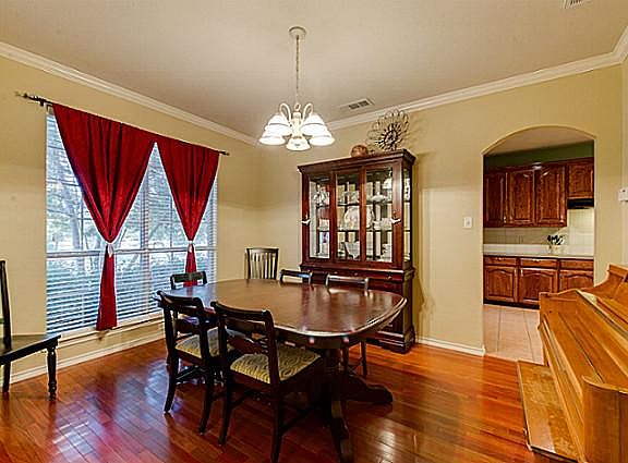 4th image of 2828 White Rock Dr