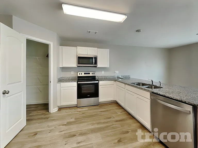 542 Springtime Ln — Photo 8