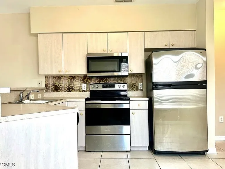 909 SW 47th Ter #201 — Photo 11
