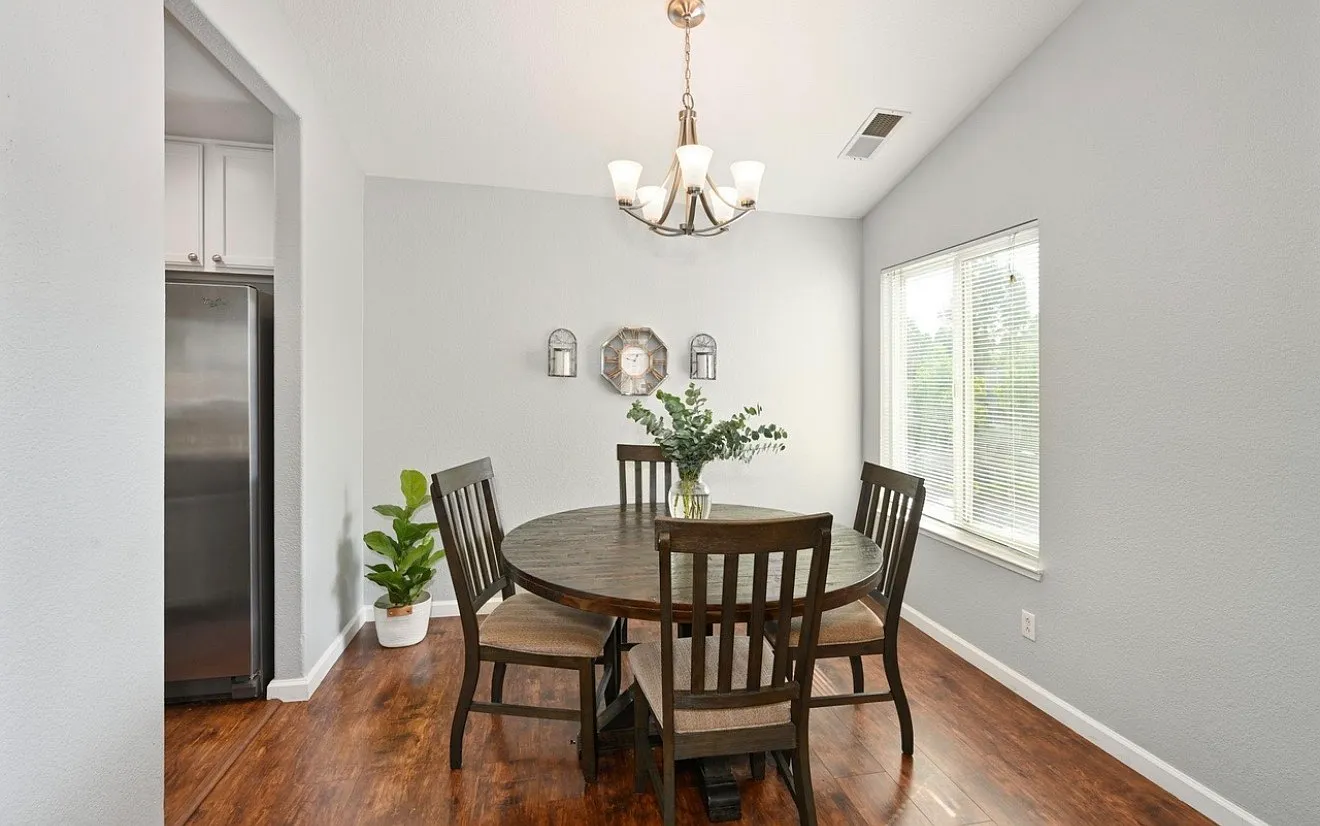2 bed, 1007 sqft, $3,480 — Photo 3