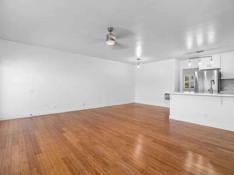 Sierra Seaside Flats $ 3295 ...1 Block To Beach....Top Floor Views — Photo 30