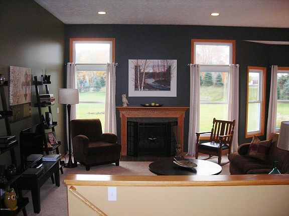 5th image of 9465 Deerway Ct