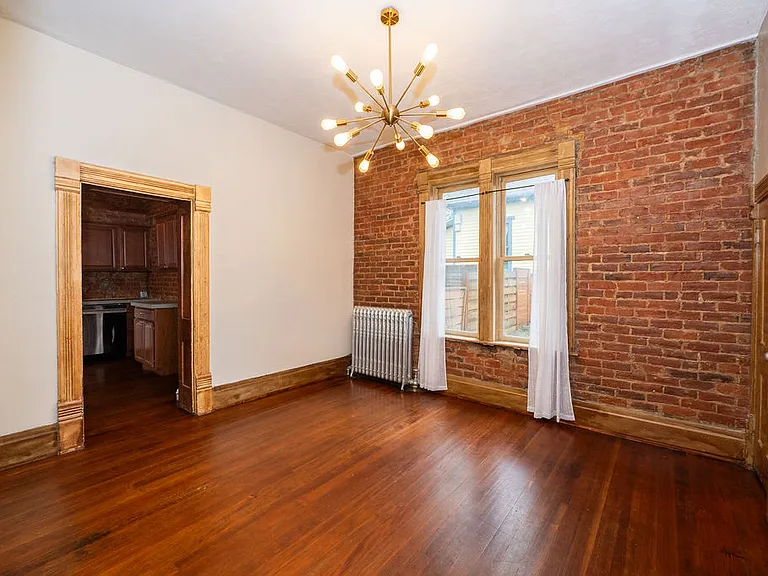 2660 Jefferson Ave — Photo 11