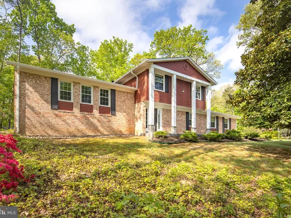 1107 Columbus Dr, Stafford, VA 22554
