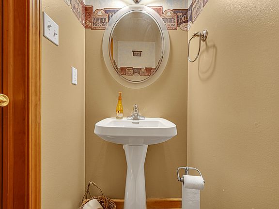 5th image of 515 Tamarack Trl