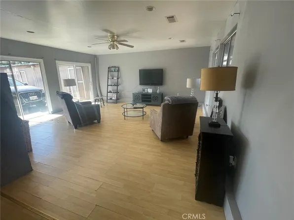 8233 Fallbrook Ave, Canoga Park, CA 91304