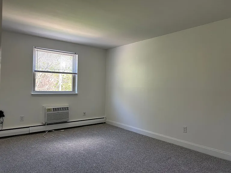 Parkside Manor Apartments — Photo 30