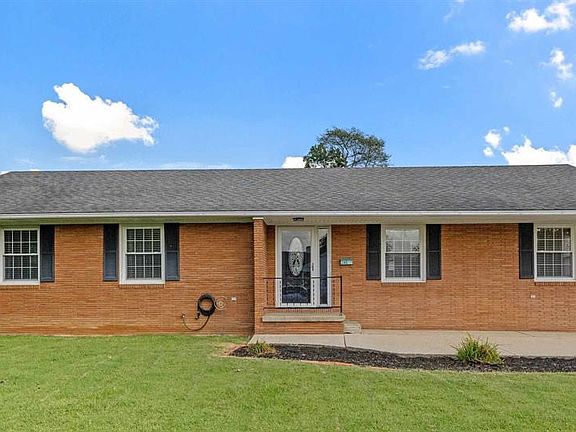 2nd image of 2817 Tanglewood Dr