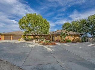 811 S Ridge Dr S, Fallbrook, CA 92028