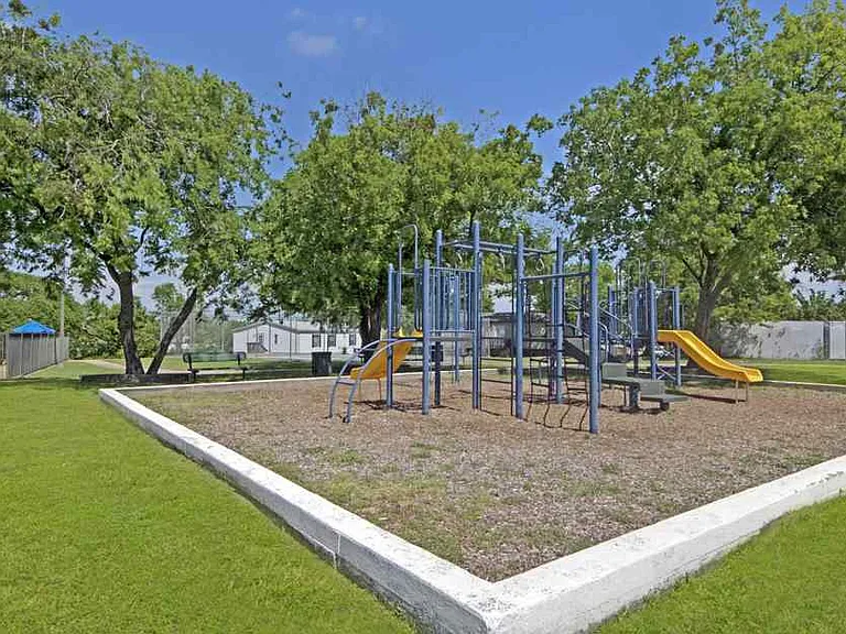 1001 Hummingbird Dr — Photo 5
