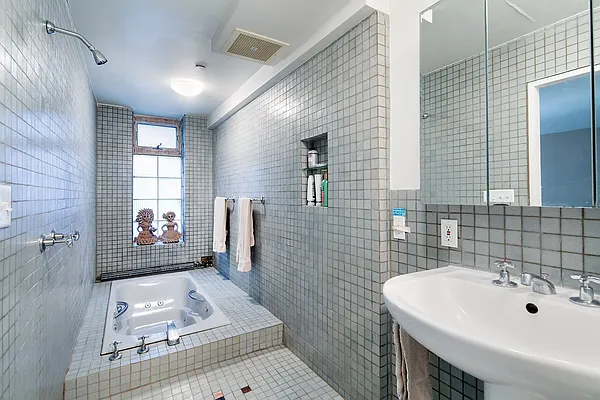 Sold by Tabak Real Estate | media 18