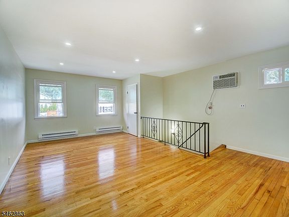 3rd image of 46 Hobson St Floor 2