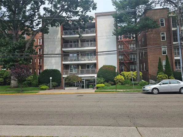 110 Brooklyn Avenue #1D, Freeport, NY 11520