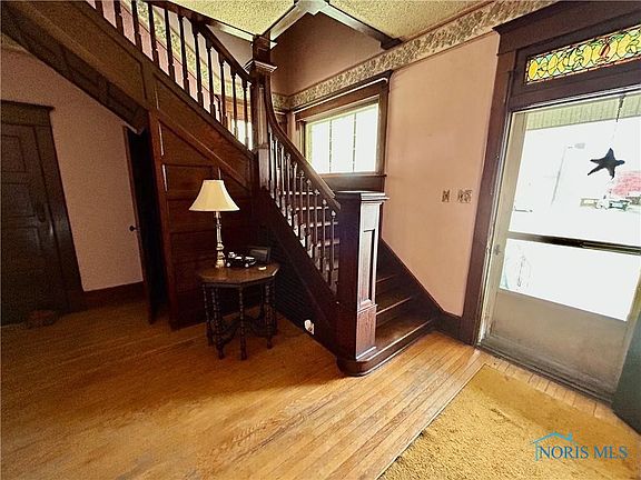 4th image of 106 S Main St