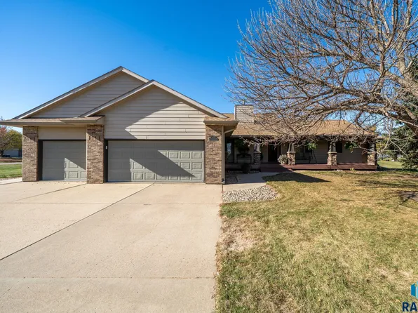 27121 Morning Glory Ave, Harrisburg, SD 57032