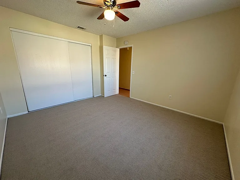 RV T 13915 — Photo 14