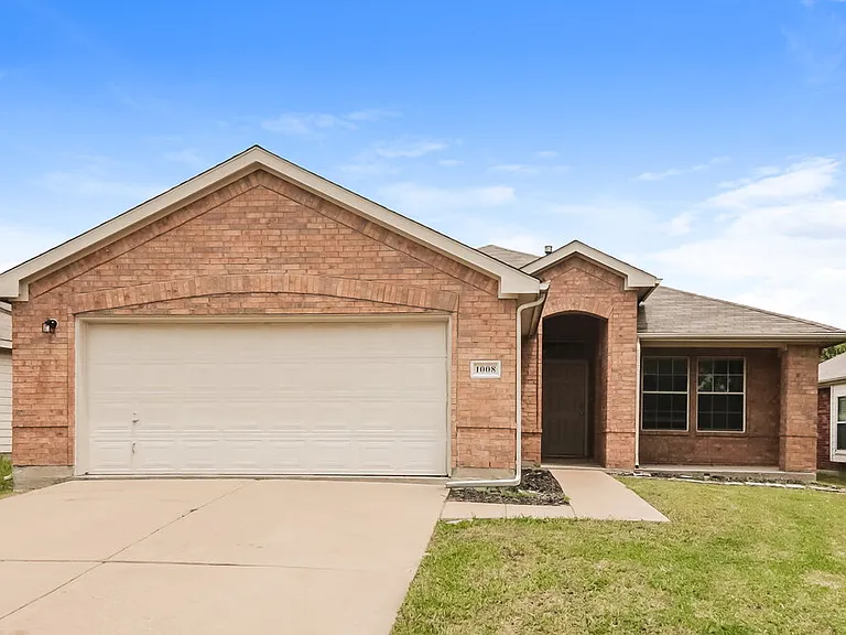 1008 Halifax Ln — Photo 1