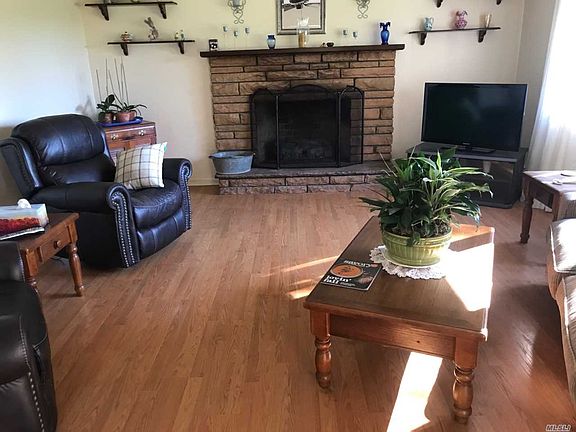2nd image of 1688 Edwards Ave