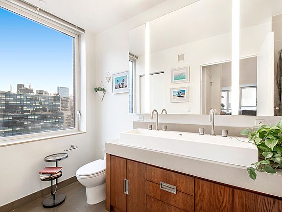3rd image of 450 W 17th St APT 1021