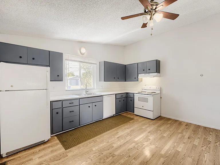 1690 Taft St — Photo 3