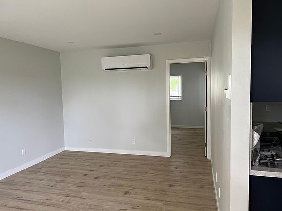 4th image of 3911 Oregon St #10