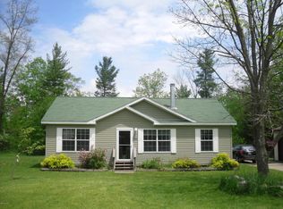 1011 W Cronk Dr, Newaygo, MI 49337