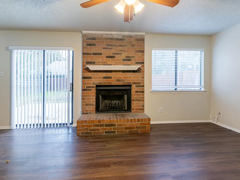 2239 Turf Club Dr — Photo 9