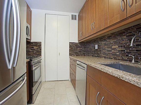 4th image of 350 W 50th St APT 20F