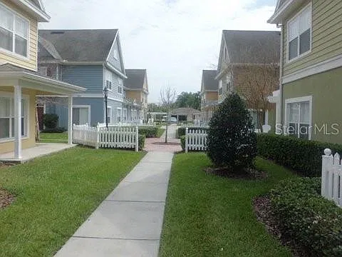 3 bed, 2.0 bath, 1296 sqft, $1,900 — Photo 2