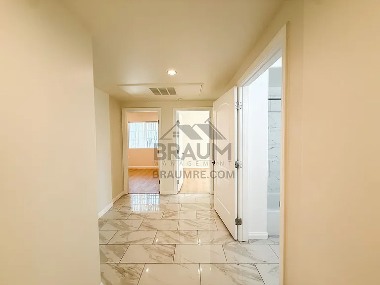 1423 Franklin St — Photo 32