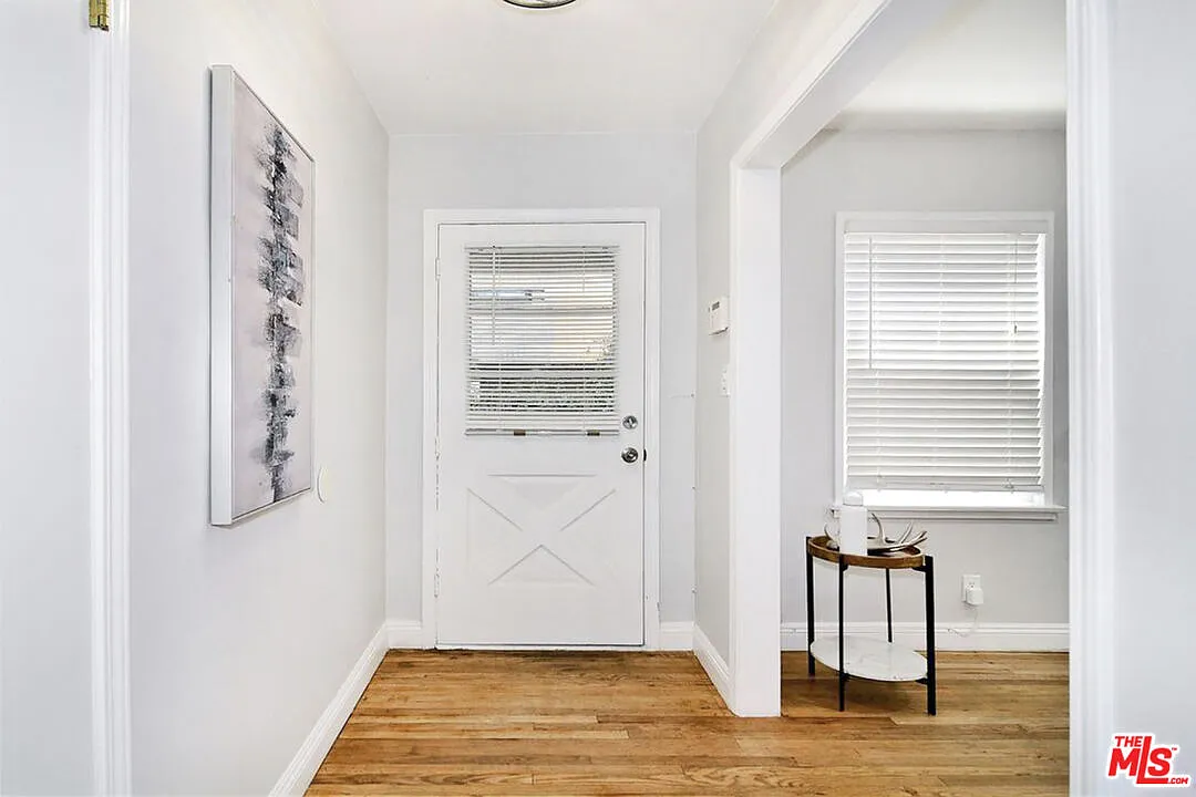 3 bed, 2.0 bath, 1178 sqft, $4,500 — Photo 4