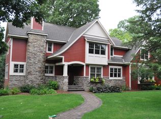 6896 Navajo Dr, Chanhassen, MN 55317