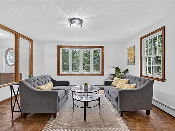 5th image of 373 Raleigh Tavern Ln