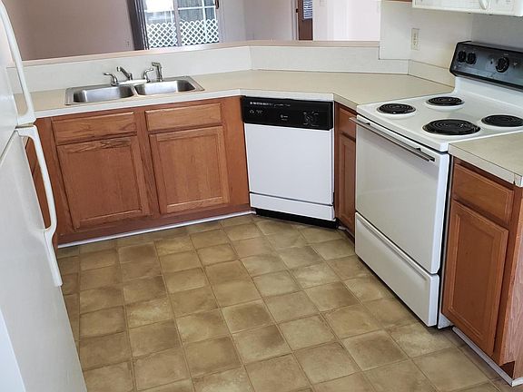 4th image of 221 Dupont Way
