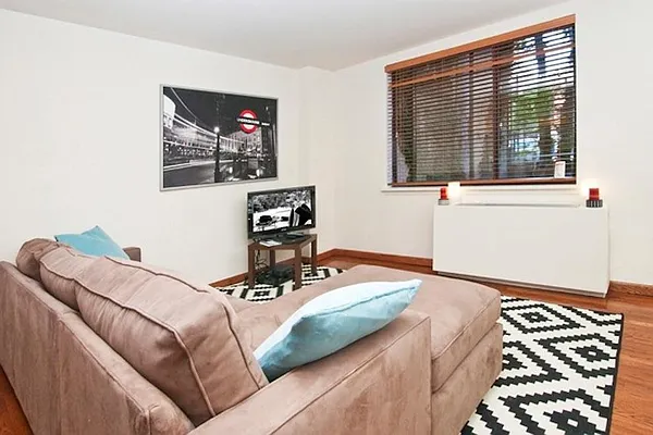 Rented by Corcoran | media 52