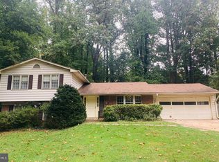 1002 Pickett Pl SW, Vienna, VA 22180