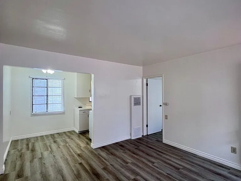 4326 1/2 Swift Ave — Photo 4