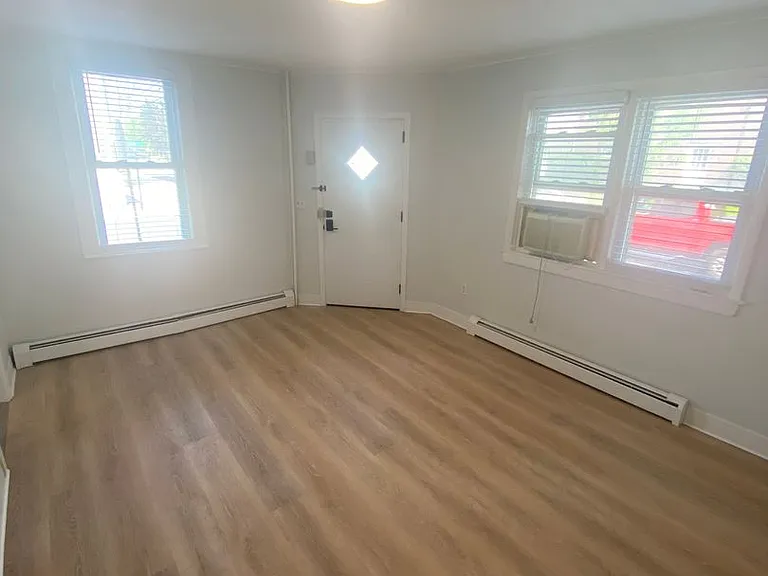 111 Bloomfield Ave — Photo 5