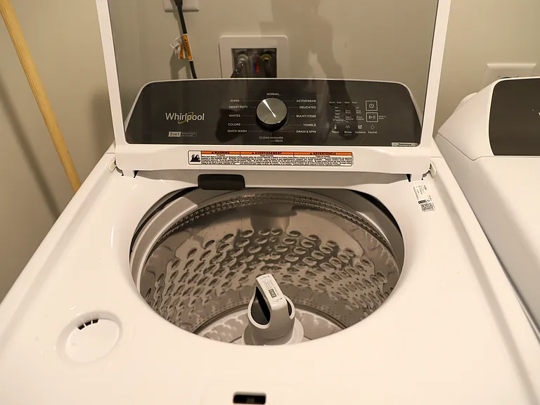 Whirlpool Washer with 2-in-one removable Agitator