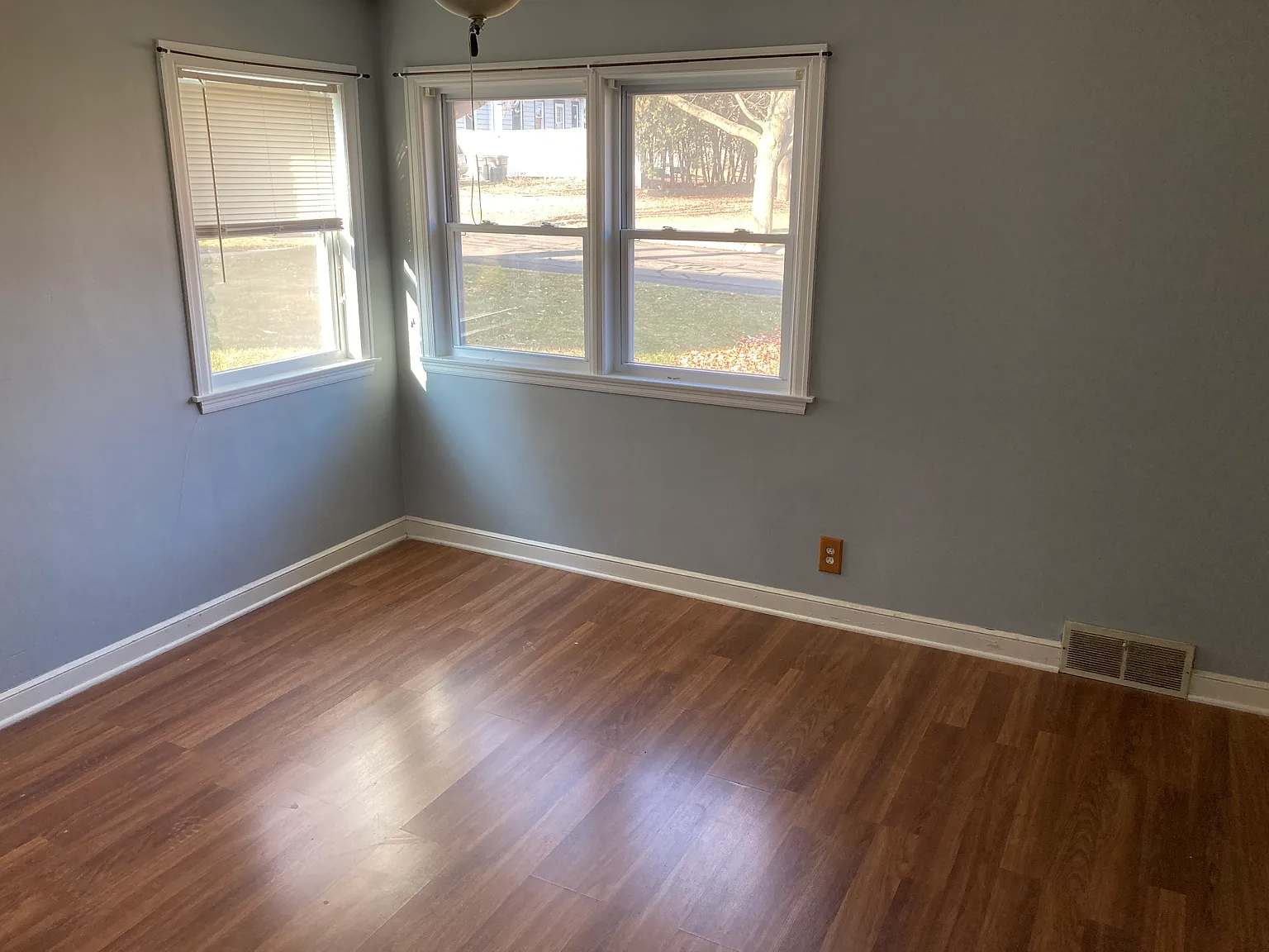 3 bed, 1.5 bath, 1450 sqft, $2,200 — Photo 4